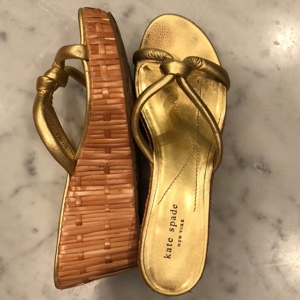 Gold knot wedges with basket weave detail